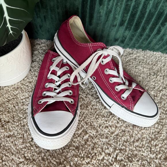 Converse Chuck Taylor All Star Low Top Sneakers Maroon - Men’s 6 Women’s 8 - Picture 1 of 6